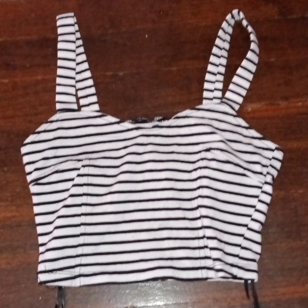 Forever 21 small zip closure crop top